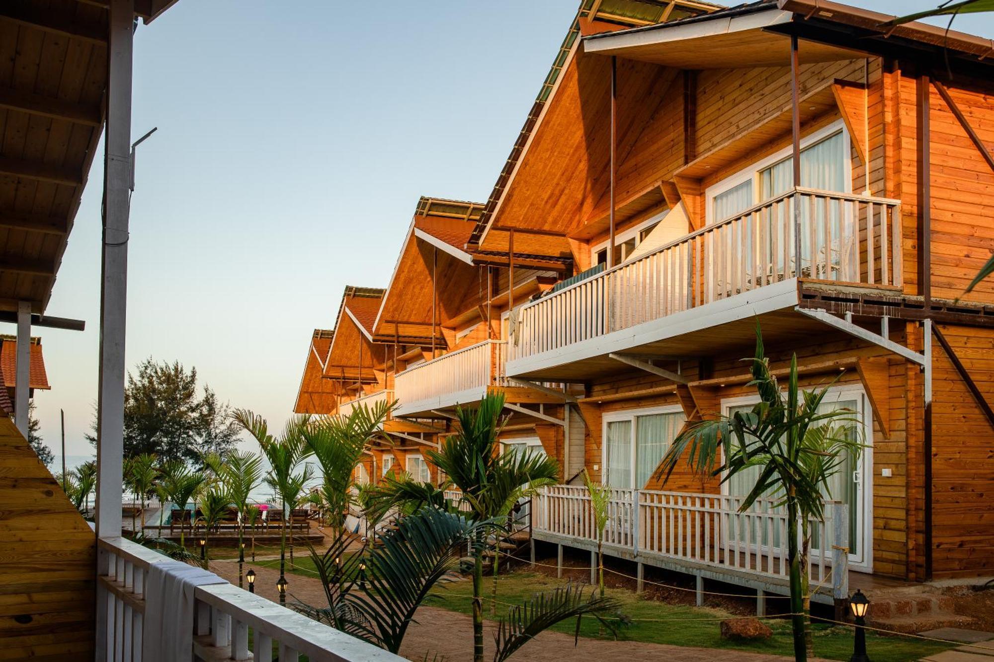Dallas The Beach Front Resort Old Goa Exteriör bild